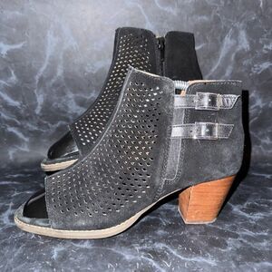 Vionic Women’s Chryssa Ankle Heeled Booties Shoes Black Suede Holes Size 9